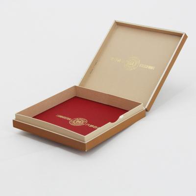 China La caja de empaquetado del cigarrillo material del cartón con modifica el logotipo para requisitos particulares en venta