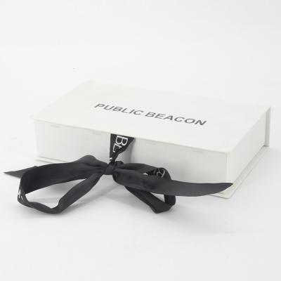 China Custom Logo Cardboard Gift Boxes , Luxury Surprise Packaging Birthday Gift Paper Box en venta