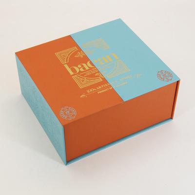 China Printed Cardboard Paper Packaging Boxes Gifts Magnetic Rigid Varnishing à venda