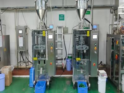 China Máquina de embalaje de bolsas prefabricada de acero inoxidable Máquina de bolsas prefabricadas 30-50 paquetes/min en venta