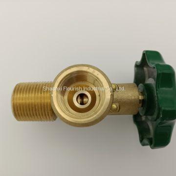 China Forjar la válvula de ángulo de cobre amarillo de cierre automático del LPG del bastidor en venta