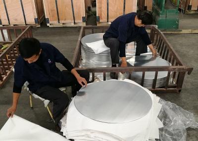 China Recozimento redondo de alumínio de gerencio do disco 1.6mm do Cookware 1050 para a bandeja de fritada à venda
