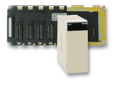 中国 黒いOmronの電源の単位CPUのコントローラー24V DC CS1D-PD025 販売のため