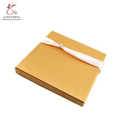 China custom wedding gift SGS Cardboard Craft Boxes With Silk Ribbon for sale