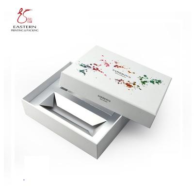 China Caja de empaquetado cosmética de capa ULTRAVIOLETA de la cartulina con el parte movible de plata en venta