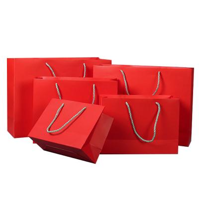 China 210gsm Cardboard Printed Paper Gift Bags Colored Promotional Gift Bags for sale