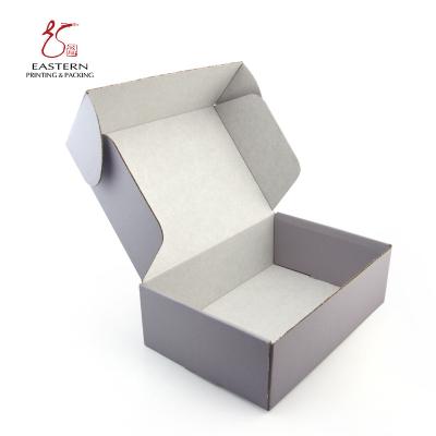 China Matte Corrugated Cardboard Box Warm Grey Garment Packaging Box à venda