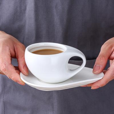 China Bootsform Weiße Porzellan Tasse Einfache Weiße Kaffeetassen Für Kaffee zu verkaufen