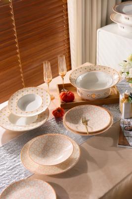 China Knochen China Essensgeschirr Set Luxus Keramik Speisegeschirr Teller Schalen Tassen Sets zu verkaufen