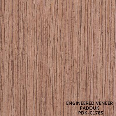 Cina Ingegneria del legno Veneer Padouk Straight Grain Slice Cut Technics Spessore 0,5 mm per la faccia del gabinetto in vendita
