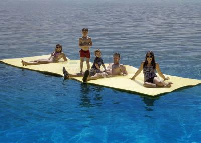 China 6x18 18 x 6 pies que flotan la piscina de Mat For Boat Lake Ocean del agua gigante de Xpe de 3 capas en venta