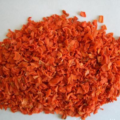 China 25kg/bag Air Dried Carrot Chips Dehydrated Carrot Flakes Nutritious Delicious And Healthy for sale