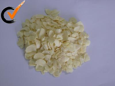 China Dehydrated Roasted Garlic Flakes / Slice With Natural Raw Materials for sale