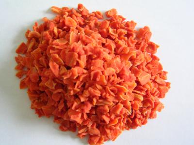 China Safe And Healthy Dried Carrot Chips Low Calorie No Additives With 10x10x3mm Size for sale