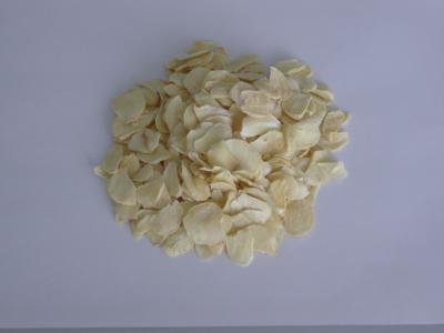 China Light Yellow Dried Sliced Garlic / Sweasoning Dried Garlic Flakes for sale