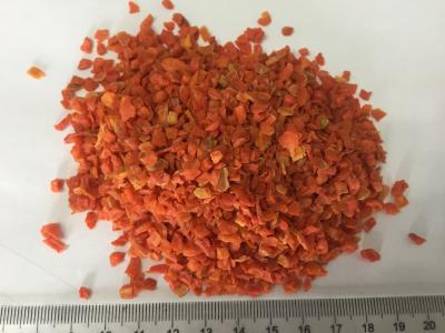 China Getrockneter Veggie bricht gesunde 3x3mm ab, die entwässerten kohlenhydratarmen Wurzelgemüse-Chips zu verkaufen