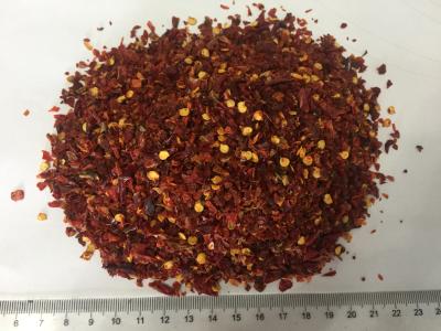 China Hot Spicy Dried Red Bell Pepper Flakes 3x3mm Dried Red Chili Peppers for sale