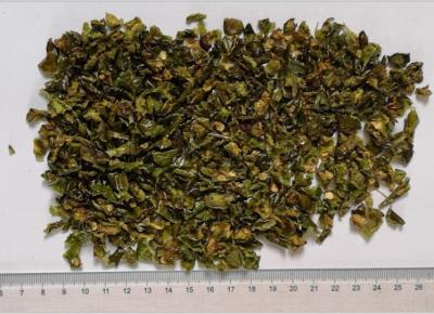 China Natural Dried Green Bell Pepper Flakes 9 * 9mm Max 7% Moisture Dry Cool Place Storage for sale