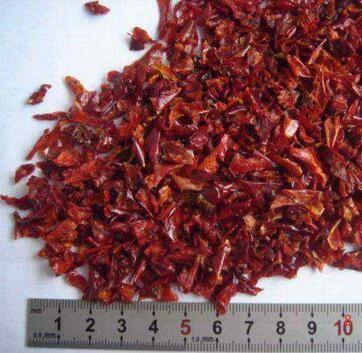 China Red Natural Dried Dehydrated Bell Pepper Flakes 25kg / Carton 24 Months Shelf Life for sale