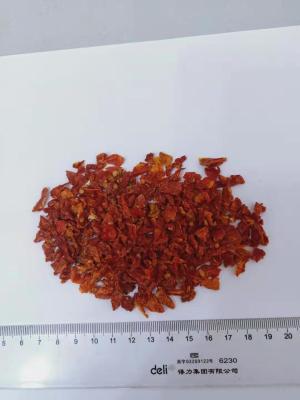 China HACCP Dehydrated Tomato Flakes Granule 9*9mm Dry Cool Place Storage for sale