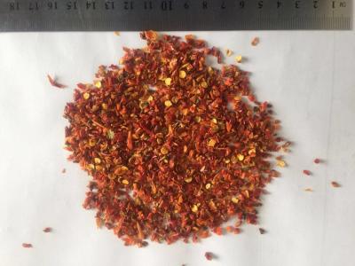 China Os grânulo secados naturais puros da pimenta de 100% Bell/esmagaram a pimenta de Bell tamanho de 3 * de 3mm à venda