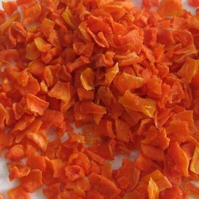 China Max 7% Moisture Dried Carrot Cubes Dehydrated Vegetable Flakes ISO / HACCP for sale