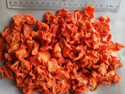 China Orange Color Dried Carrot Chips Dry Cool Place Storage 10 * 10 * 3mm HALAL for sale
