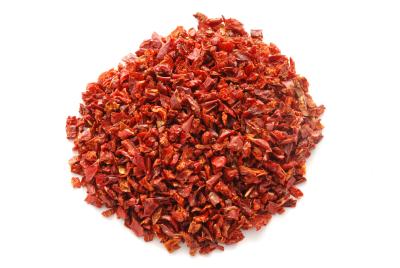 China Max 7% Moisture Pure Natural Granules Crushed Bell Pepper 3*3mm Size for sale