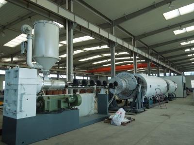China 550-700kg/H Thermal PE Insulation Pipe Extrusion Line 360kW for sale