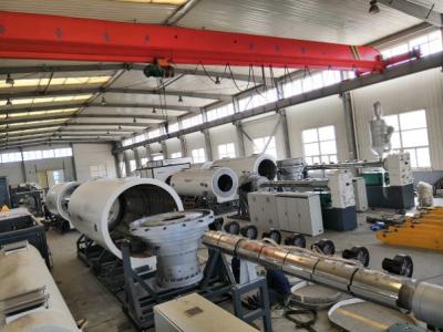China Linha de extrusão de tubos de chapa de HDPE de 800 kg/h para tubos pré-isolados à venda