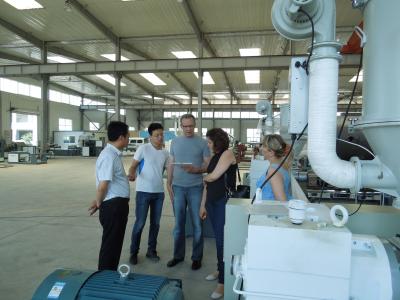 China Máquina de extrusión de plástico de fusión eléctrica de 4 mm PP PE PVC en venta