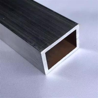 Chine Tuyau carré rond anodisé par tube carré 1060 1100 adapté aux besoins du client d'alliage d'aluminium de 3m 6m à vendre