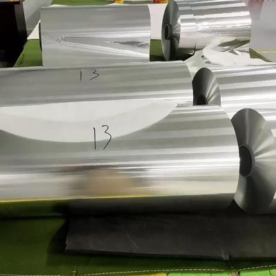 China PE PET 1100 6063 8011 Folha de Alumínio Bobina Metalizada Termoplástico Revestida com Filme Plástico à venda
