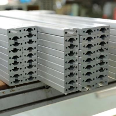 Chine Profil d'extrusion d'aluminium flexible personnalisé de fournisseur professionnel pour la fabrication de pièces et de moules à vendre
