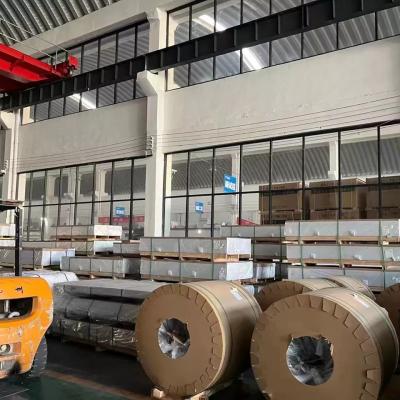 Chine Le polonais de relief par miroir a fini la bobine en acier 3003 0.2mm en aluminium pour la construction de bâtiments utilisée à vendre