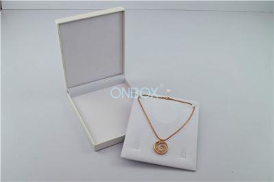 China Big Necklace PU Leather Jewelry Boxes In White  ,  Gift Packaging Boxes for sale