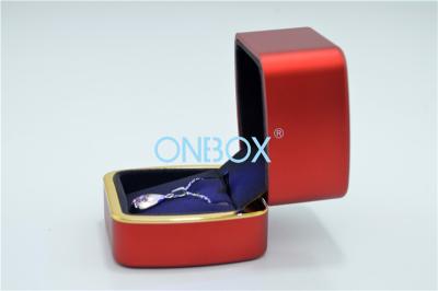 China Caja de presentación de goma de lujo de la joyería de la pintura LED para las tiendas del collar en venta