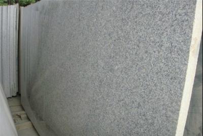 中国 G602 自然な薄い灰色の花こう岩の石の平板の高貴な灰の内部および外的な壁パネル 販売のため