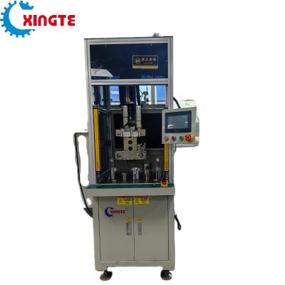 China Máquina de enrolamento de ventilador BLDC de duas estações de trabalho 380v com método de enrolamento de agulha à venda