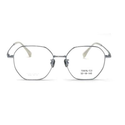 China TD076 Square Eye Shape Titanium Frame Elevate Your Business Performance for sale