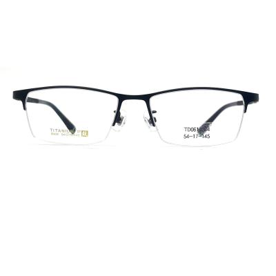 Cina TD061 Elegante montatura in titanio per occhiali con forma semirimetrica e disegno rettangolare in vendita