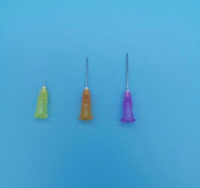 中国 黄色く使い捨て可能な皮下注射針のスポイトの出口の直径0.9mm 20G 販売のため