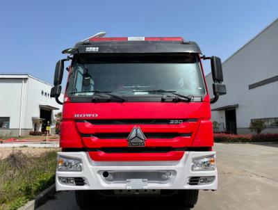 中国 HOWO 8000L 泡の普通消防車 6x4 景色のイミゲーションの道の噴霧のため 販売のため