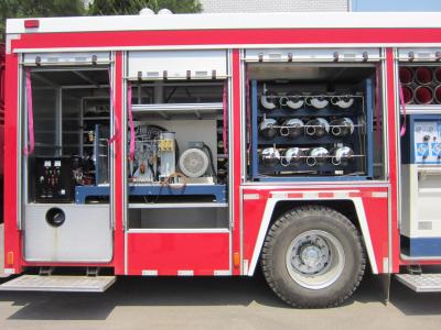 China Coche de bomberos diesel de la emergencia de ISUZU, vehículo 4x2 de la seguridad contra incendios del rescate en venta