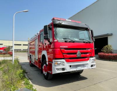 中国 SINOTRUKの消防車および消防車310hp 4x2のタイプ8トンの泡容量 販売のため