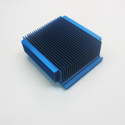 China Disipador de calor de aluminio de anodización azul del perfil con las aletas AL6063-T5 de alta densidad en venta