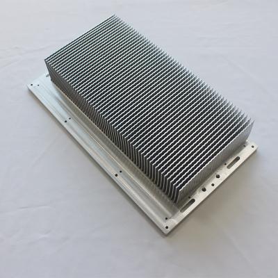 China Dissipador de calor de alumínio do perfil da onda Al1050 com fazer à máquina da precisão do CNC das aletas à venda