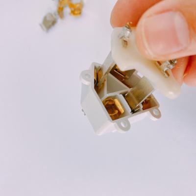 China Las piezas de sellado de acero cobreado inoxidables saltan zócalo de la antena modificado para requisitos particulares en venta