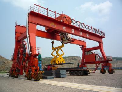 China High Strength Heavy Duty Rubber Tyred Gantry Crane 80 Tons For Outdoor for sale