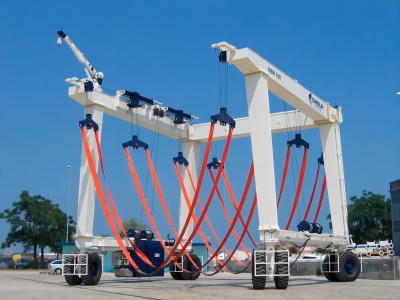 China Pendant Control 37KW Yacht Lifting Crane 20 Tons For Houseboat for sale
